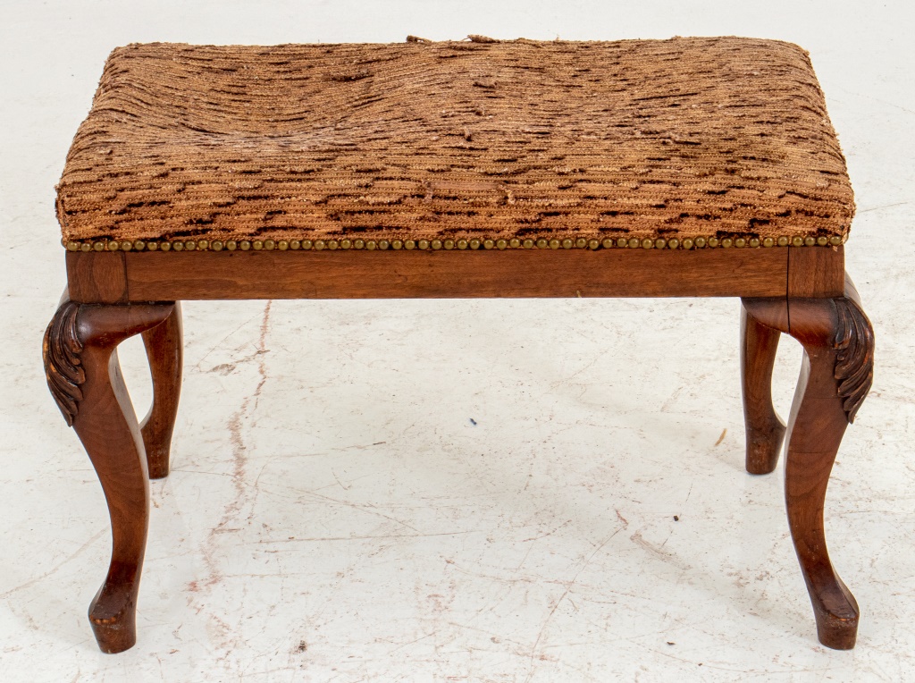 CARVED MAHOGANY PIANO BENCH