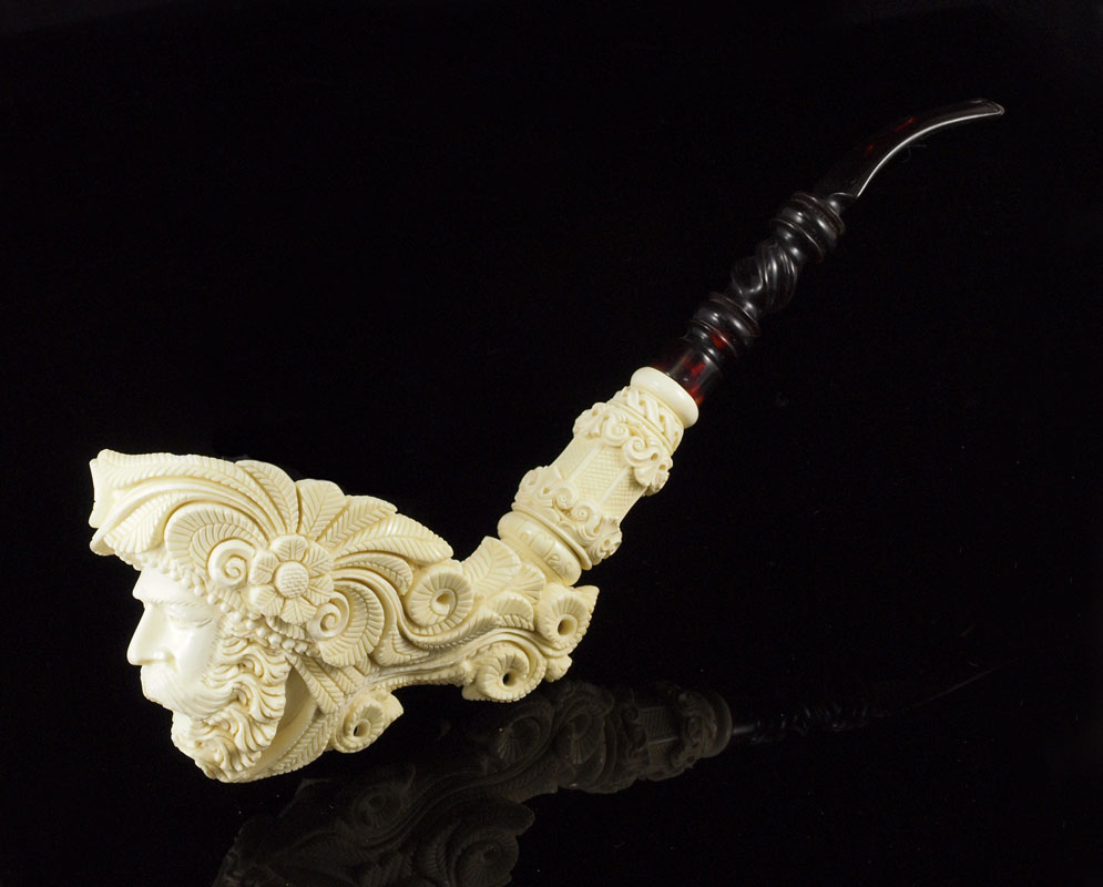 CARVED MEERSCHAUM PIPE WITH CASE: