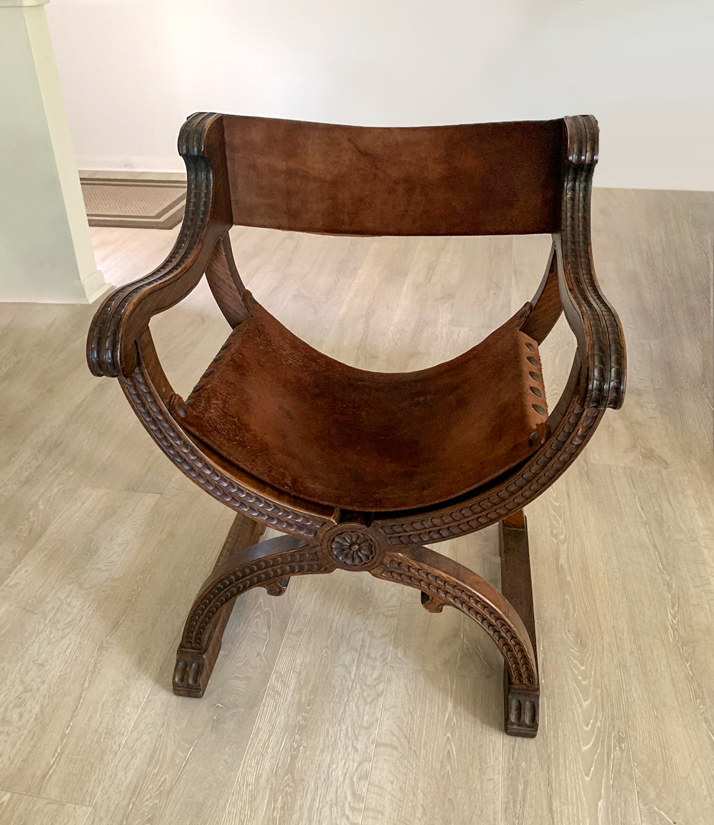 CARVED OAK SAVONAROLA CHAIR: