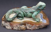 CARVED SPECIMEN OF A LIZARD ON