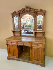 CARVED VICTORIAN GOLDEN OAK SI