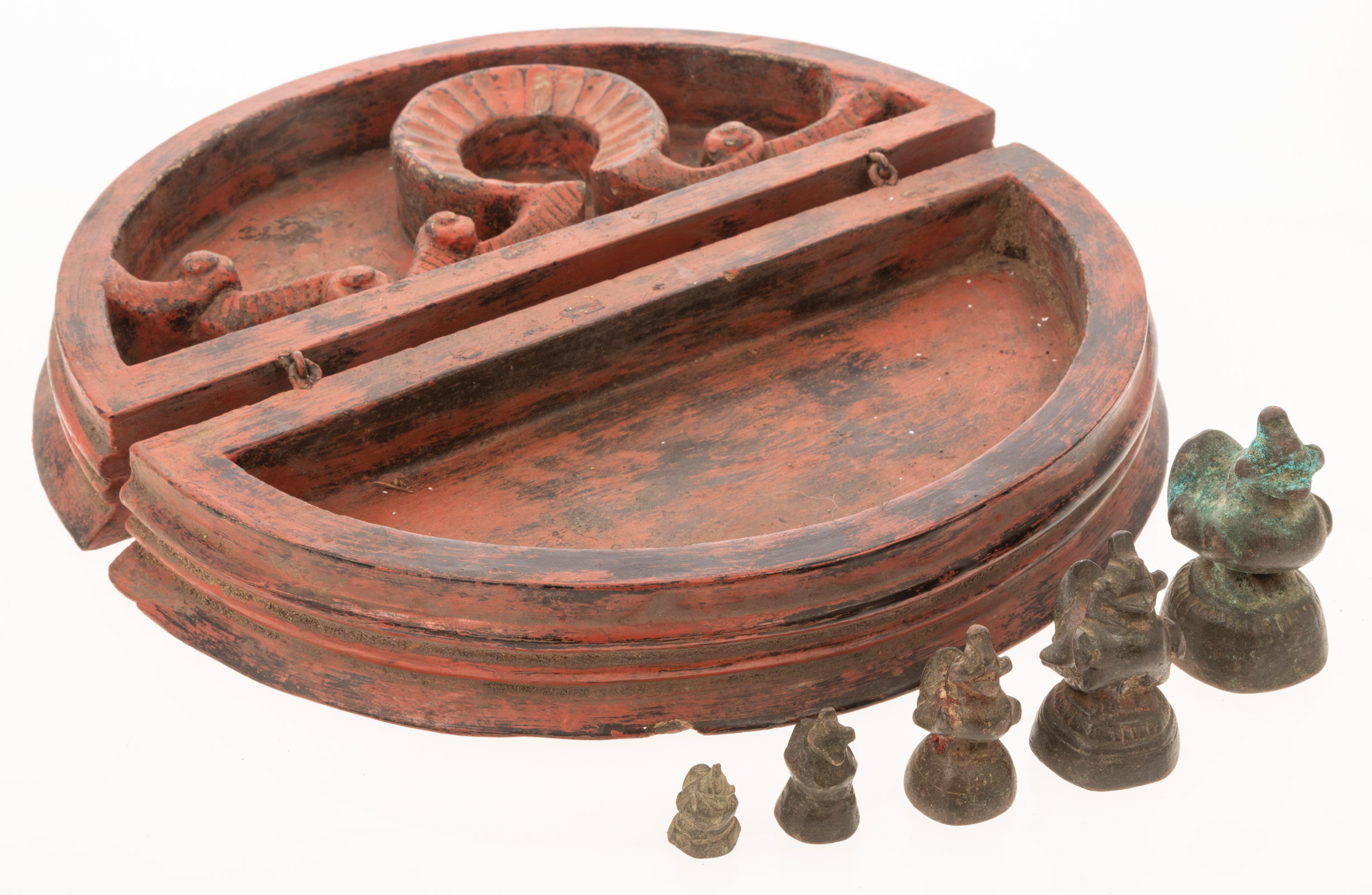 CARVED WOOD CHINESE BOX WITH