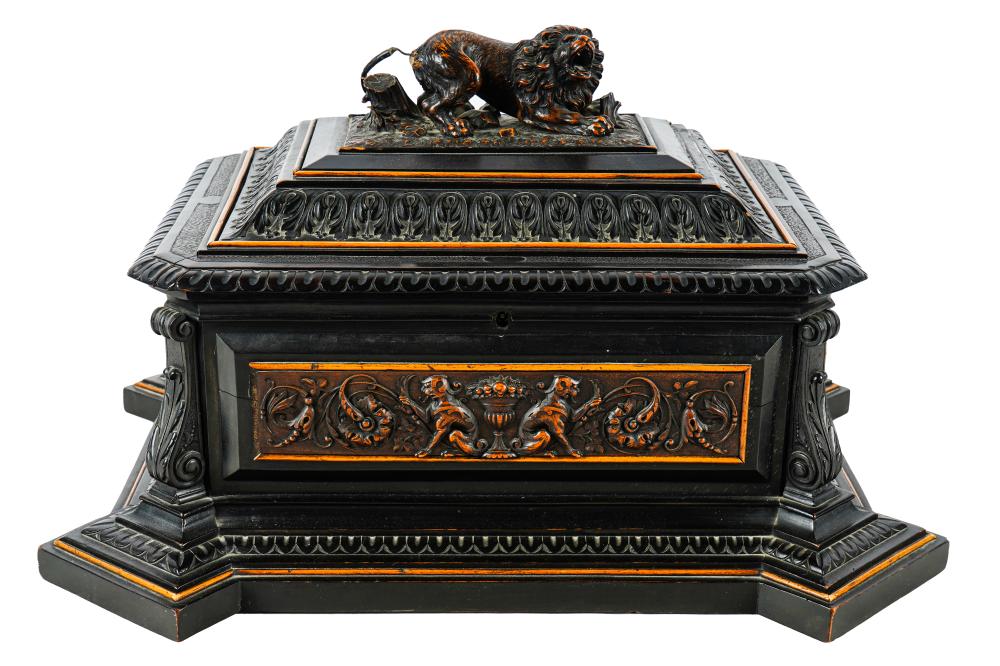 CARVED WOOD TABLETOP COFFERthe
