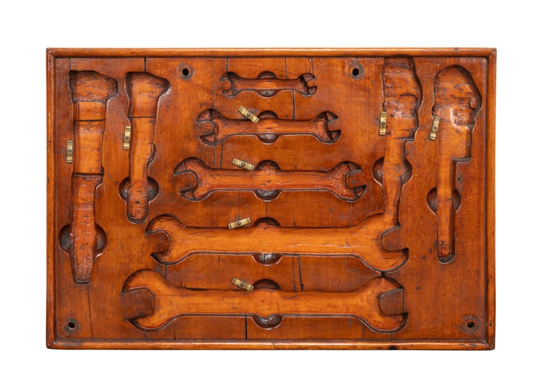 CARVED WOOD TRAVELING WORKMAN'S