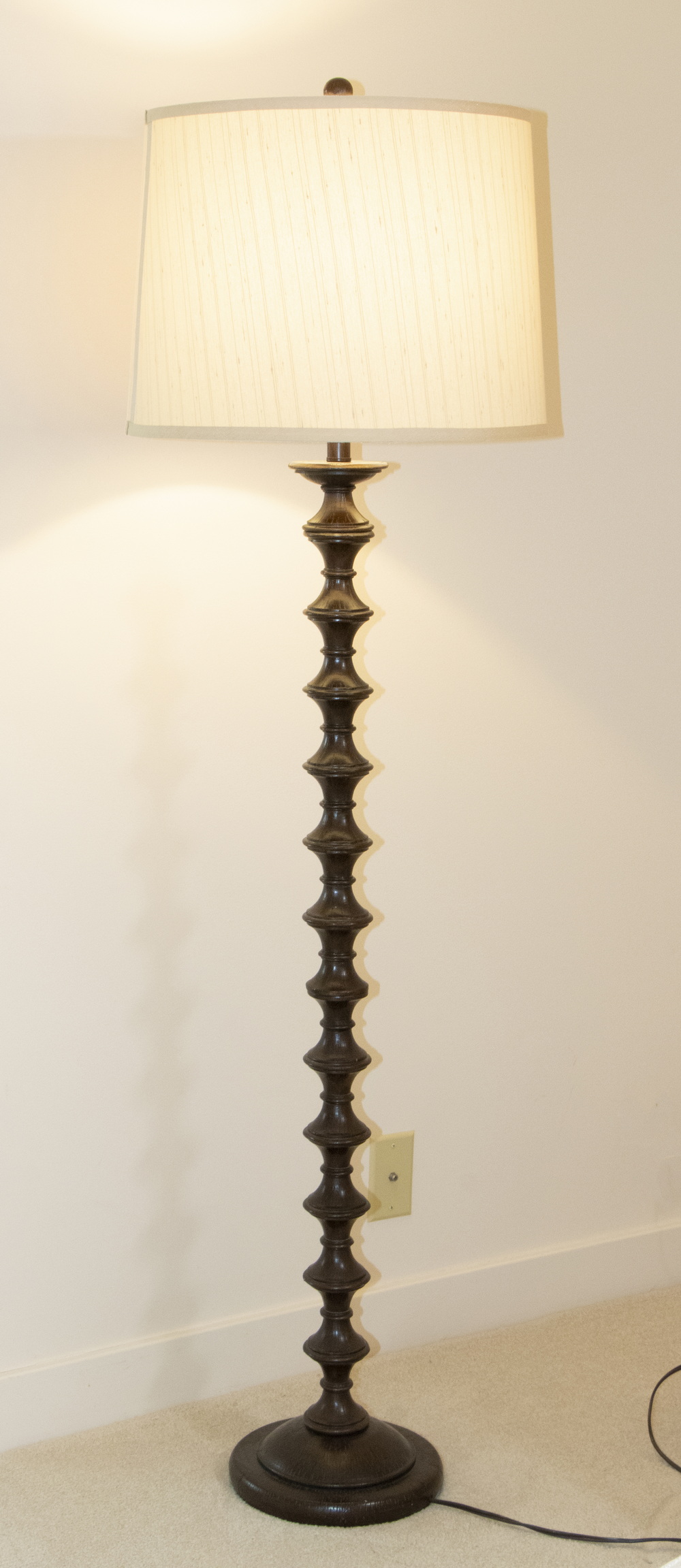 CARVED WOODEN FLOOR LAMP