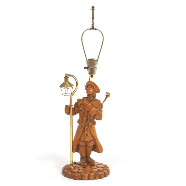 CARVED WOODEN LAMP BASE IN FORM