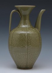 CARVED YAOZHOU CELADON 'MELLON