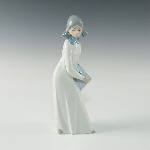 CASADES PORCELAIN FIGURINE, SPANISH