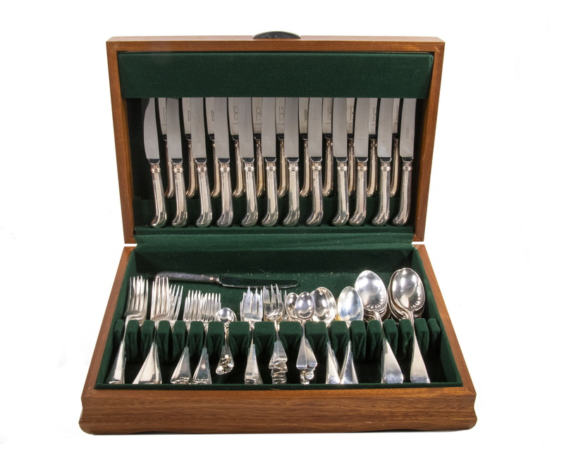 CASED (105 PCS) ENGLISH SILVER