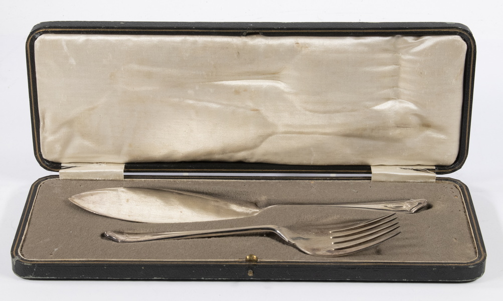 CASED (2 PC) SILVER-PLATE FISH