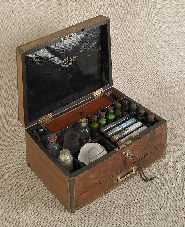 Cased homeopathic chemist's set