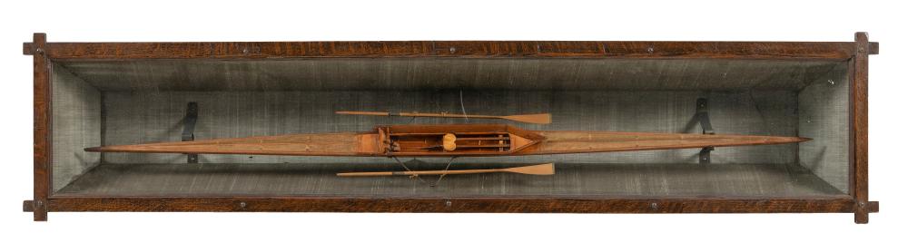 CASED MODEL OF A SINGLE ROWING