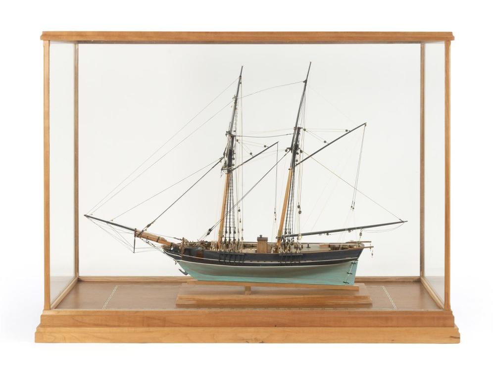 CASED MODEL OF "L'AMISTAD" BY