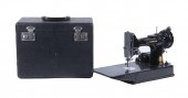 CASED SINGER SEWING MACHINE Vi