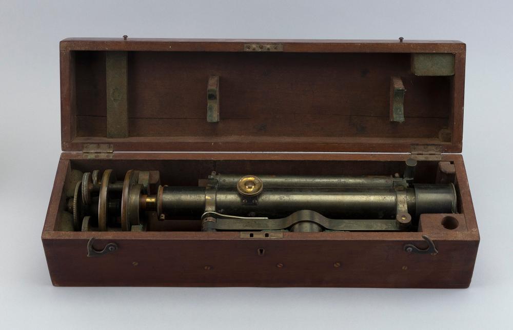 CASED SURVEYOR'S SCOPE LONDON, 19TH