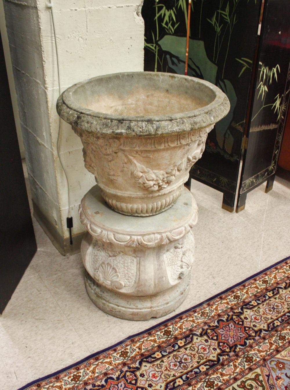CAST CONCRETE GARDEN PLANTER &
