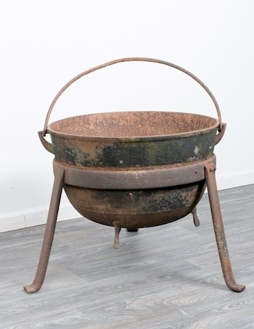 CAST IRON CAULDRON / SCALDING POT