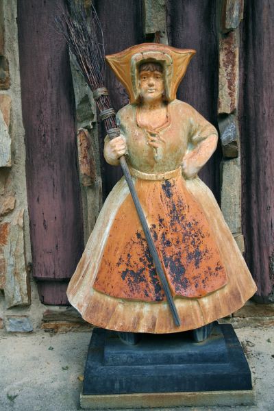 Cast Iron Dutch Girlpainted iron