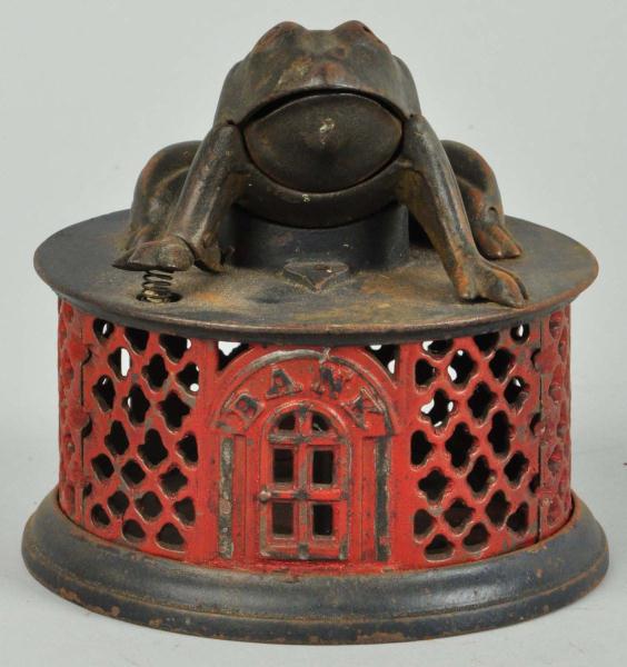 Cast Iron Frog on Lattice