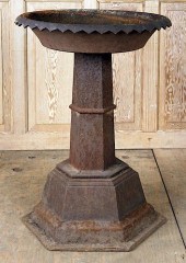 CAST IRON GARDEN BIRD BATH SCA