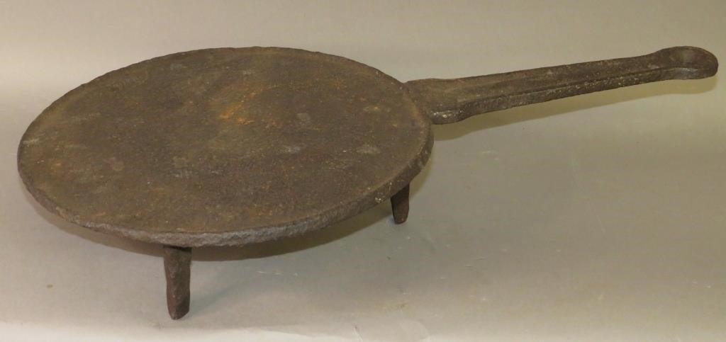 CAST IRON GRIDDLEca. 1780; front