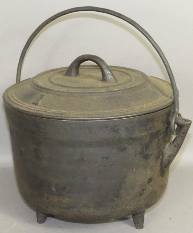 CAST IRON KETTLE & LIDca. 1790;
