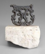 Cast iron lyre-form boot scrap