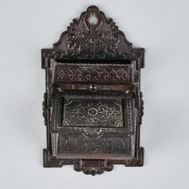 CAST IRON MATCH HOLDERA cast iron