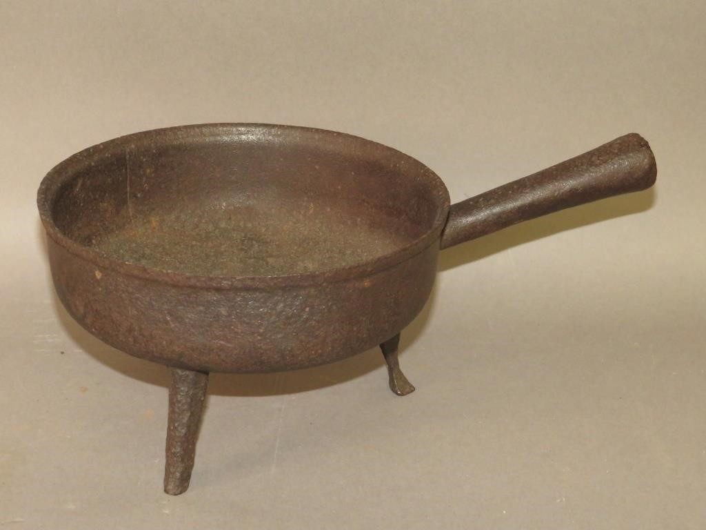 CAST IRON SKILLETca. 1644-1680;