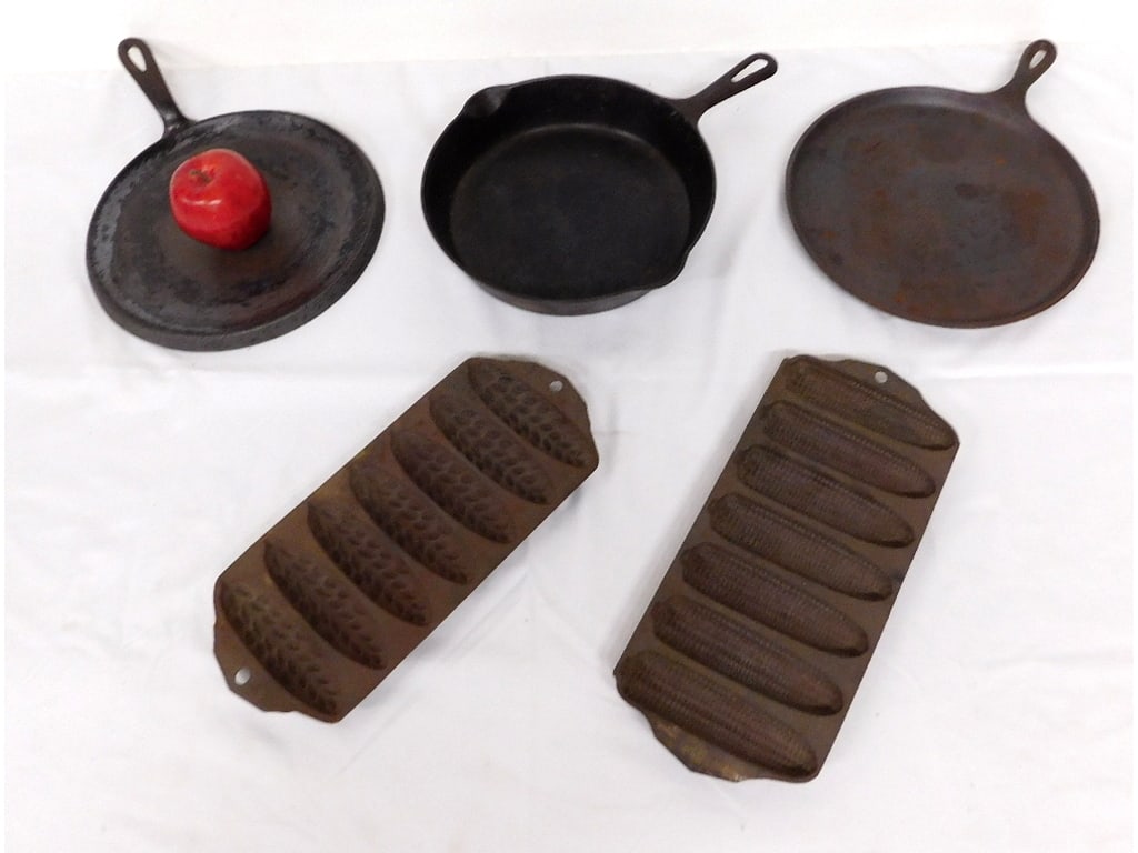 CAST IRON SKILLETS & MUFFIN PANS