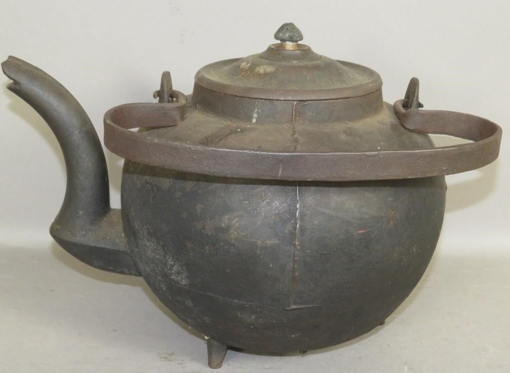 CAST IRON TEAKETTLEca. 1790;