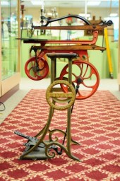 CAST IRON TRUDDLE JIGSAW MACHI