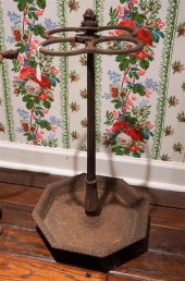 CAST IRON UMBRELLA STANDCast I