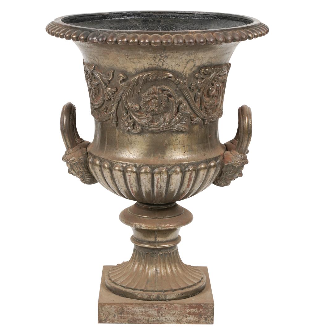 CAST METAL CAMPAGNA URNCast Metal