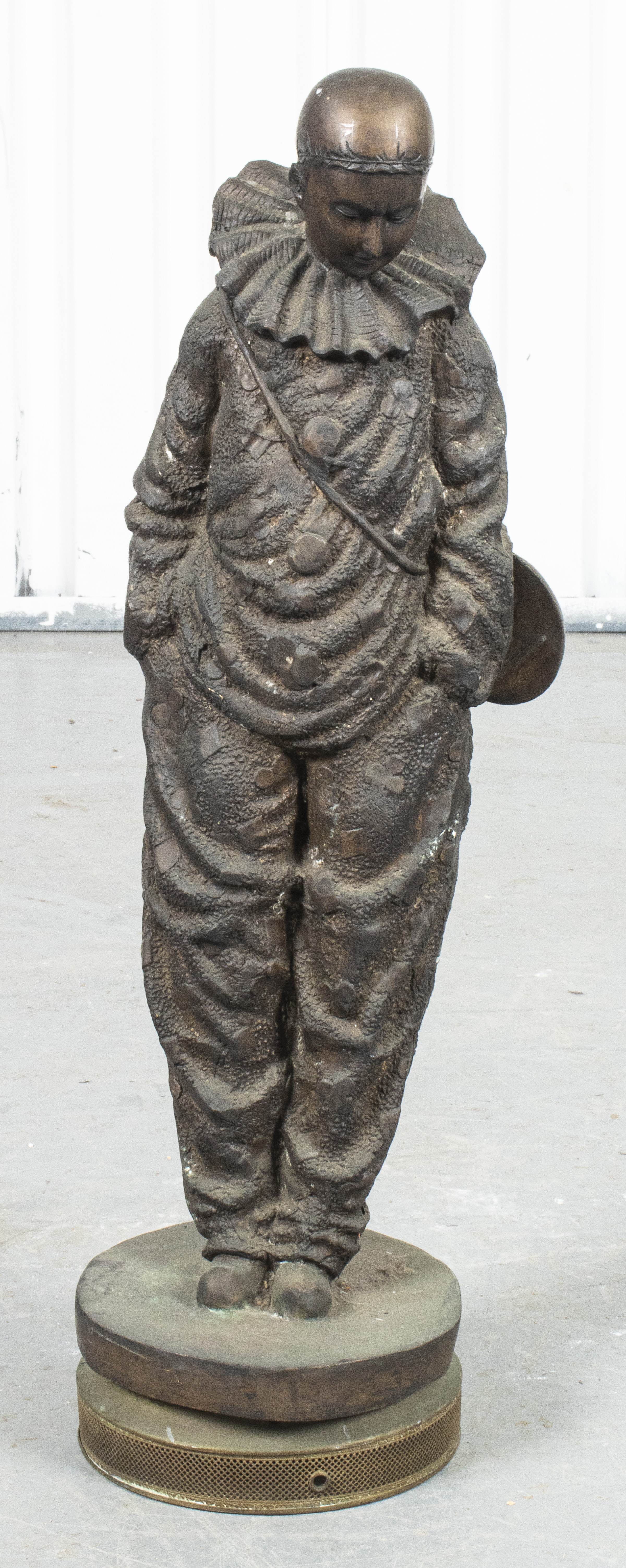 CAST SCULPTURE OF A HARLEQUIN CLOWN