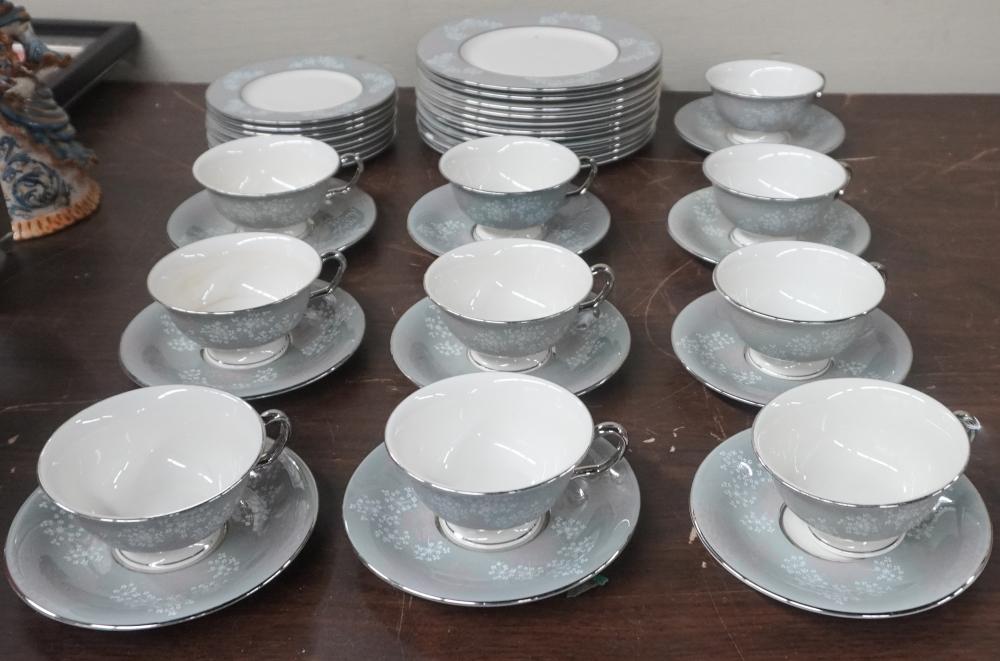 CASTLETON 'LACE' 39-PIECE CHINA