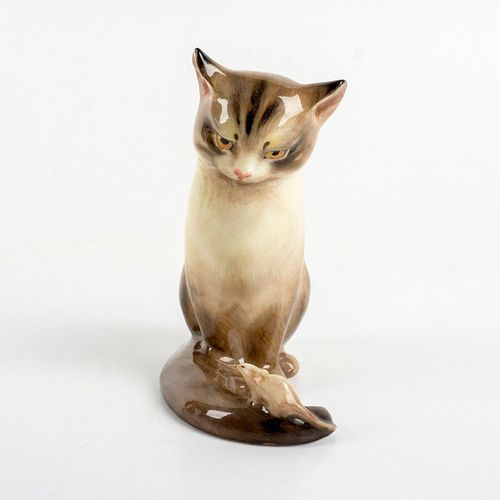 CAT WITH MOUSE ON TAIL TABBY