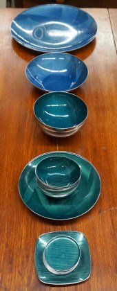 CATHERINE HOLM 22-PIECE ENAMEL
