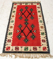CAUCASIAN RUG 5&#039;6&QUOT; H