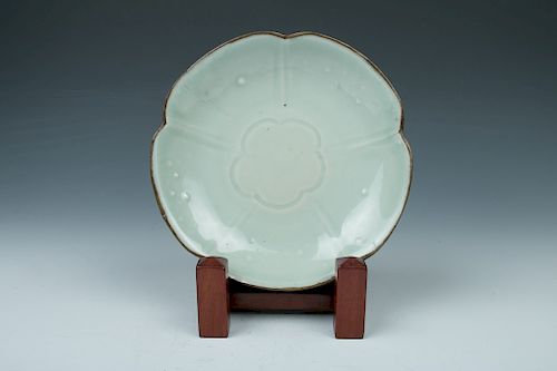 CELADON GLAZE PLATEOf five petal