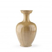 CELADON-GLAZED BOTTLE VASE
GOR