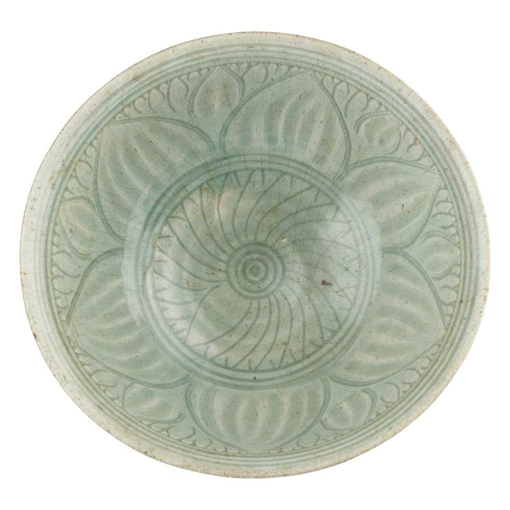 CELADON-GLAZED 'LOTUS' BOWL THAI,