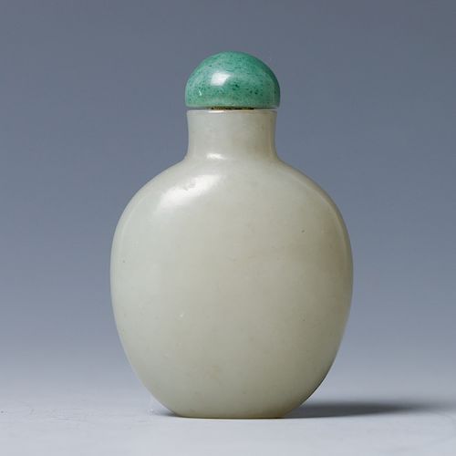 CELADON JADE SNUFF BOTTLE, QINGOf