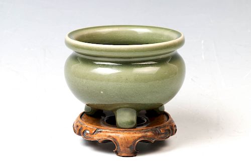 CELADON TRIPOD CENSER WITH STANDthe