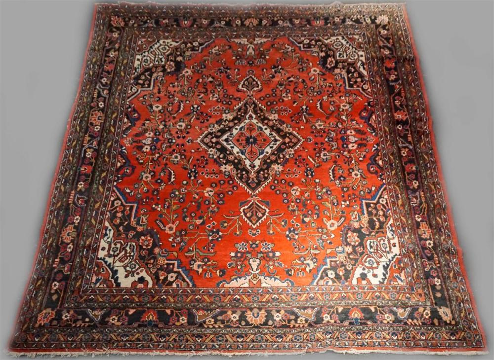 CENTER MEDALLION WOOL RUGCENTER