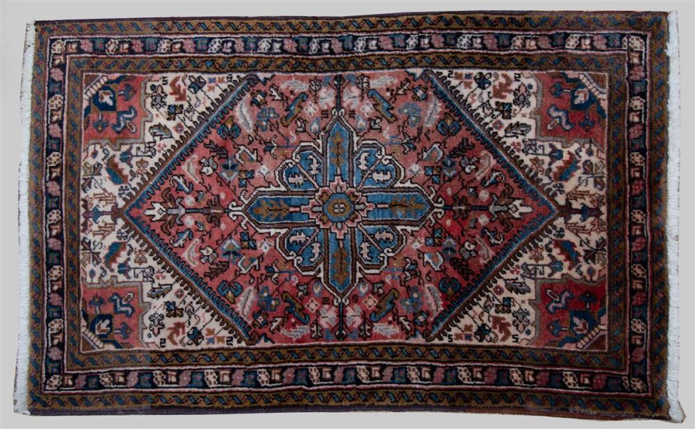 CENTER MEDALLION WOOL RUGCENTER