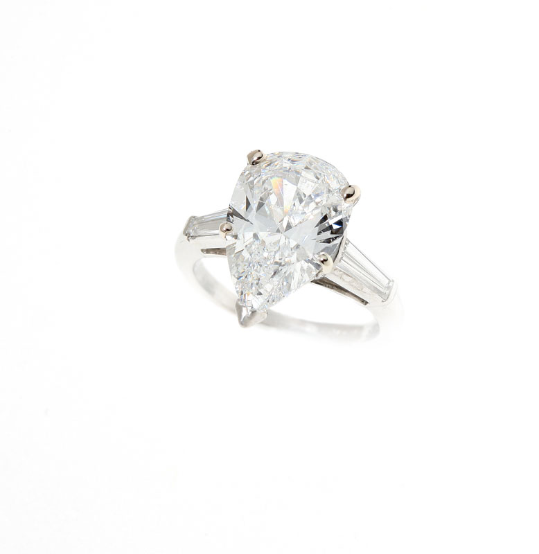 Centering a pear-shaped diamond