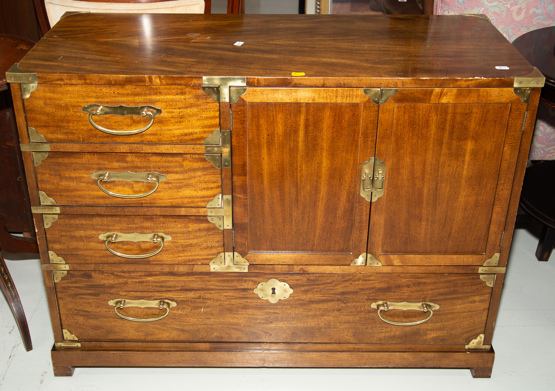 CENTURY CHINES-INSPIRED CABINET