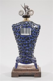 Ceramic sculpture by Adrian Sa