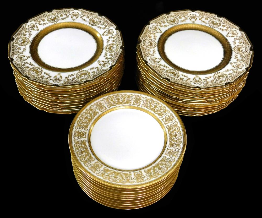 CERAMICS: SET OF TWENTY-THREE ROYAL